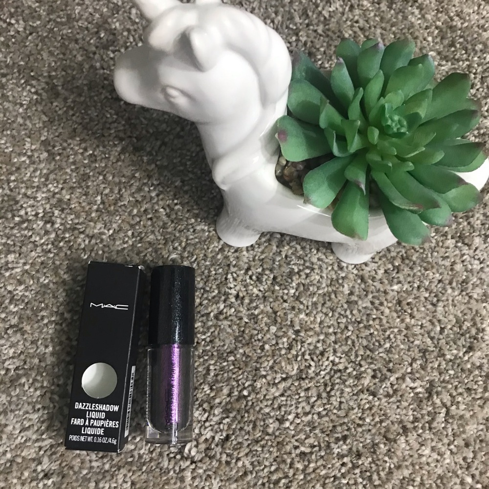 MAC eye dazzle shadow pantherized NIB purple